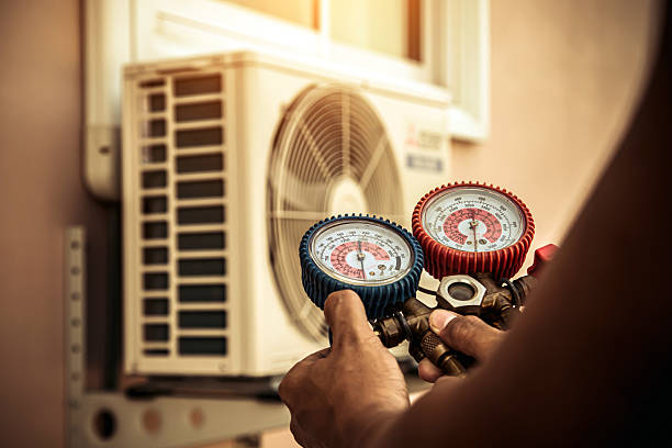 Professional Hvac technician working in Larkspur, CO